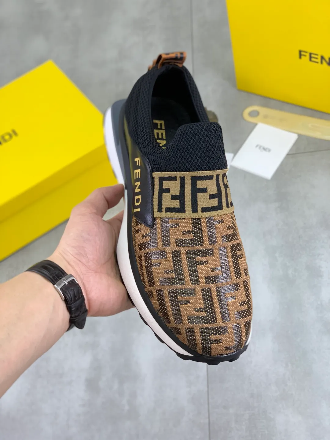 ​Men's shoes 💰P440 💰【New】Little monster 🆘 New FENDI 🕶️🕶️Simple routing effect, showing an elegant and cool driving shoe 🎬Using imported calfskin + first-layer pigskin lining🐂Excellent material🎬Detailed workmanship 🤗Comfortable foot feel➰➰. ​Pair it with any outfit to show your taste and temperament, low-key luxury ♻️Design ​simple and elegant ​noble and fashionable 🍃​Very loved and favored by trendy men 💓❤️size: 38-44 (45 customized) 3️⃣colors available